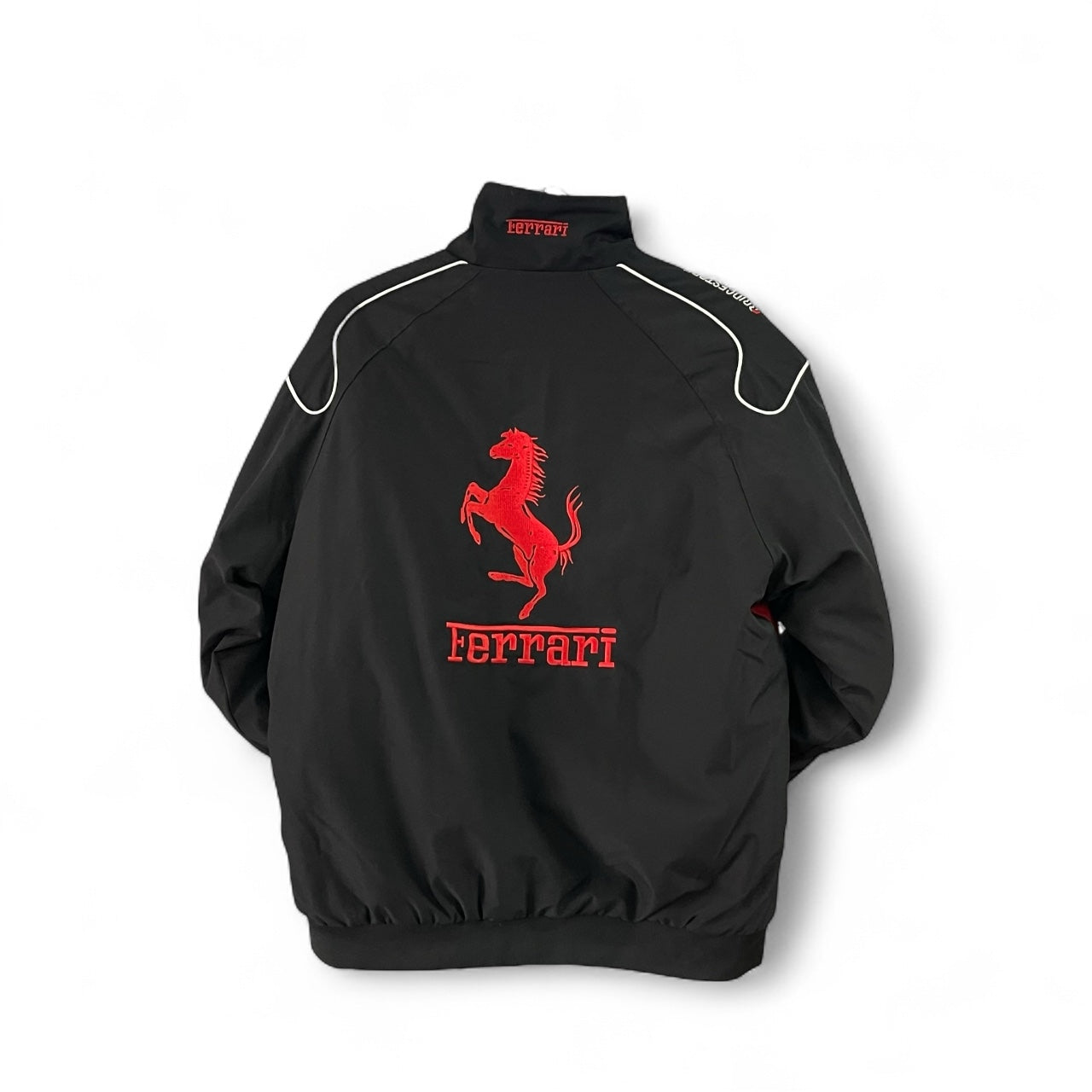 CHAQUETA SCUDERIA FERRARI NEGRO Y ROJO